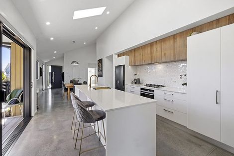 Photo of property in 2/31 Links Drive, Waiwhakaiho, New Plymouth, 4312