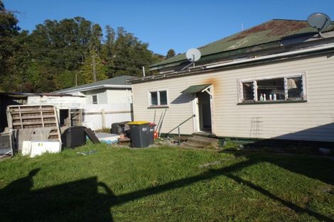 Photo of property in 15 Ngarimu Street, Greymouth, 7805