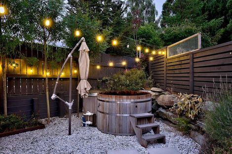 Photo of property in 8 Redwood Court, Kelvin Heights, Queenstown, 9300