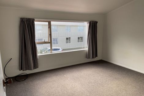 Photo of property in 1/133 Queens Drive, Lyall Bay, Wellington, 6022