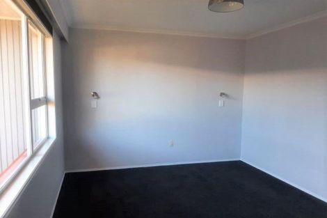 Photo of property in 35 Nevada Drive, Merrilands, New Plymouth, 4312