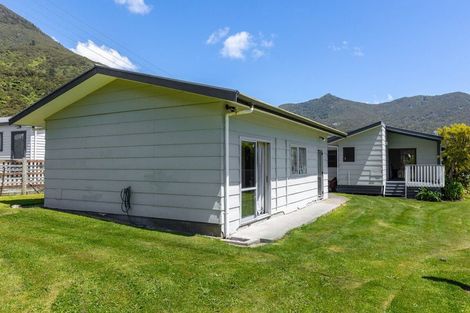 Photo of property in 11 Okiwi Crescent, Okiwi Bay, French Pass, 7193
