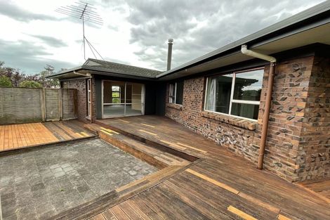 Photo of property in 27 Chatsworth Crescent, Pakuranga Heights, Auckland, 2010