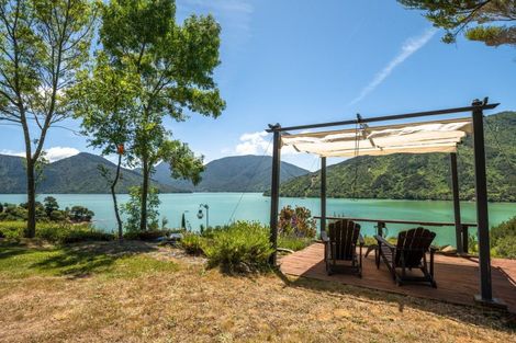 Photo of property in 579 Queen Charlotte Drive, Havelock, 7281