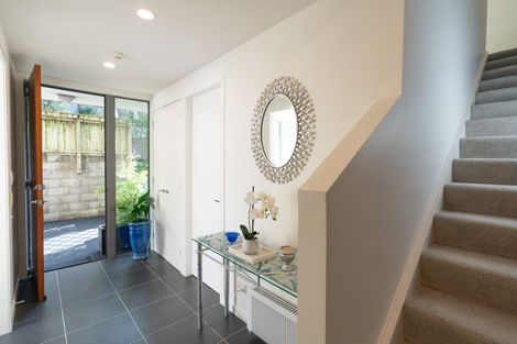 Photo of property in 35a Ngaio Road, Kelburn, Wellington, 6012