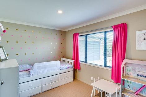 Photo of property in 128 Tait Drive, Greenmeadows, Napier, 4112