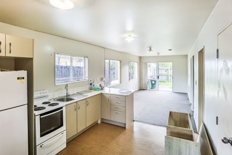Photo of property in 9/242 Great North Road, Henderson, Auckland, 0612