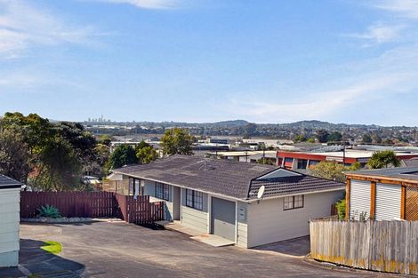 Photo of property in 15 Denarius Lane, Glendene, Auckland, 0602