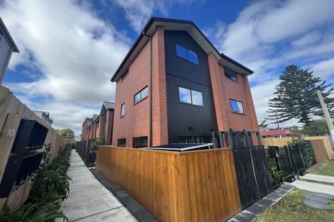 Photo of property in 4/10 Yeovil Road, Te Atatu Peninsula, Auckland, 0610