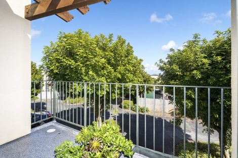 Photo of property in 11/17 Harbour View Road, Te Atatu Peninsula, Auckland, 0610