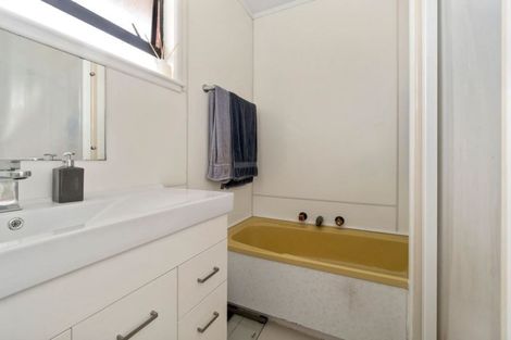 Photo of property in 33 School Road, Te Atatu South, Auckland, 0610