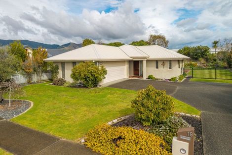 Photo of property in 19 Kendall View, Stoke, Nelson, 7011