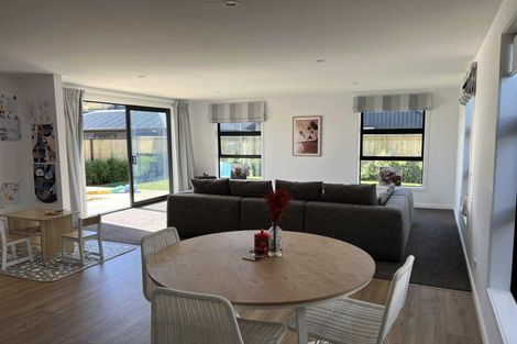 Photo of property in 32 Cheviot Street, Jacks Point, 9371