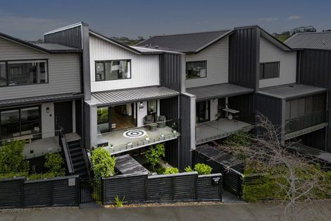 Photo of property in 72 Te Oneroa Way, Long Bay, Auckland, 0630