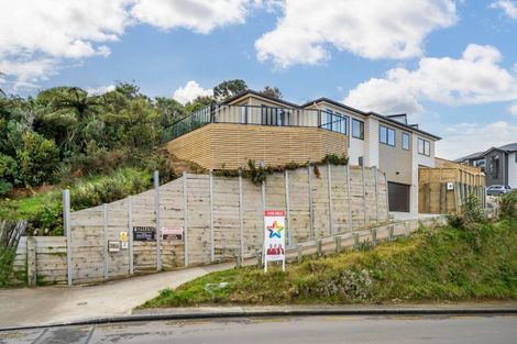 Photo of property in 14 Poto Road, Normandale, Lower Hutt, 5010