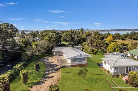 Photo of property in 33 James Mcleod Road, Shelly Beach, South Head, 0874