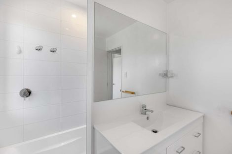 Photo of property in 9 Honeysuckle Place, Northcote, Christchurch, 8052