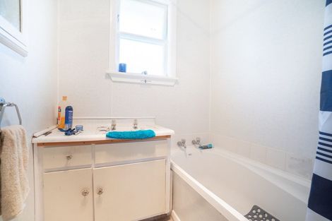 Photo of property in 6 Rochester Street, Awapuni, Palmerston North, 4412