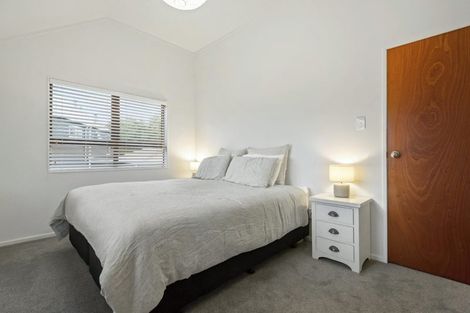 Photo of property in 2/3 Eversleigh Road, Belmont, Auckland, 0622