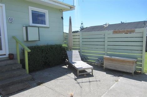 Photo of property in 32 Rua Avenue, Waitarere Beach, Levin, 5510