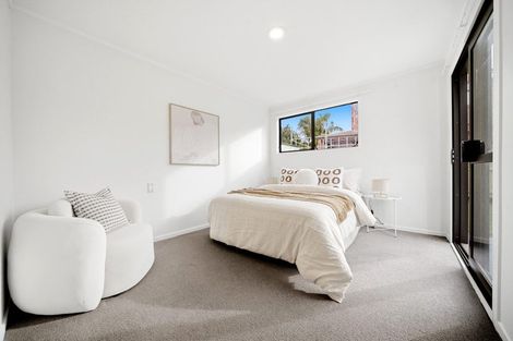 Photo of property in 2/327 Bucklands Beach Road, Bucklands Beach, Auckland, 2012