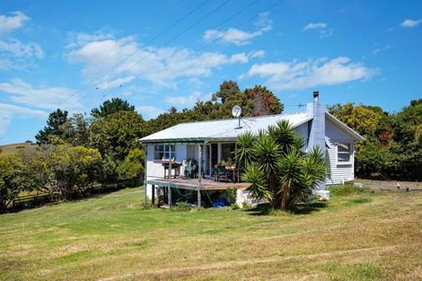 Photo of property in 2850 South Head Road, South Head, Helensville, 0874