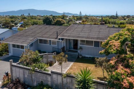 Photo of property in 7 Kawau Grove, Waikanae Beach, Waikanae, 5036