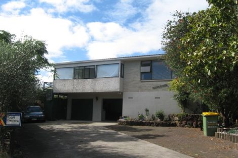 Photo of property in 1/5 Gwenand Place, Botany Downs, Auckland, 2010