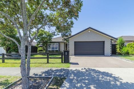 Photo of property in 6 Pohutukawa Place, Karaka, Papakura, 2113
