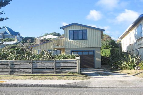 Photo of property in 131 The Parade, Paekakariki, 5034