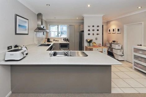 Photo of property in 9l Clearwater Cove, West Harbour, Auckland, 0618