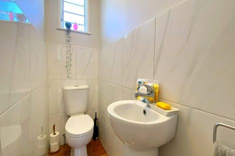 Photo of property in 17 Thomas Avenue, Te Atatu Peninsula, Auckland, 0610