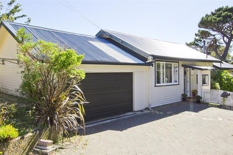 Photo of property in 120 Miromiro Road, Normandale, Lower Hutt, 5010