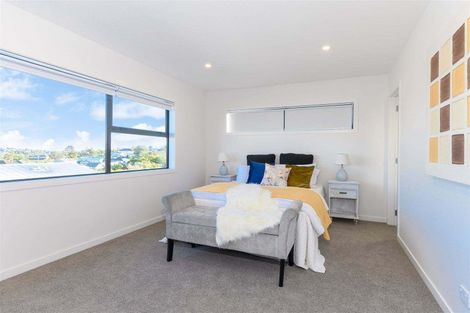 Photo of property in 952b East Coast Road, Northcross, Auckland, 0632