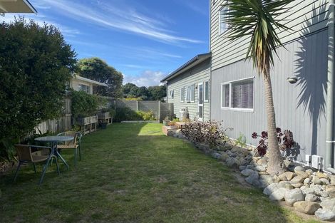 Photo of property in 69 Queens Road, Waikanae Beach, Waikanae, 5036