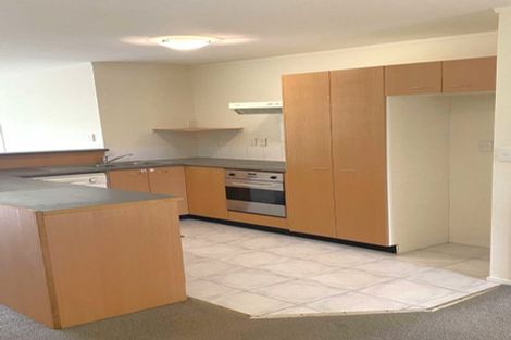 Photo of property in The Haven, 5/120 Beach Haven Road, Beach Haven, Auckland, 0626