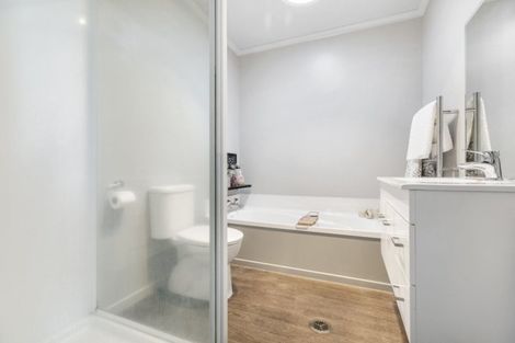 Photo of property in 41 Becker Drive, Weymouth, Auckland, 2103