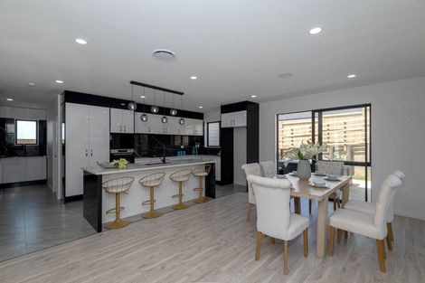 Photo of property in 10 Rockpool Road, Orewa, 0931