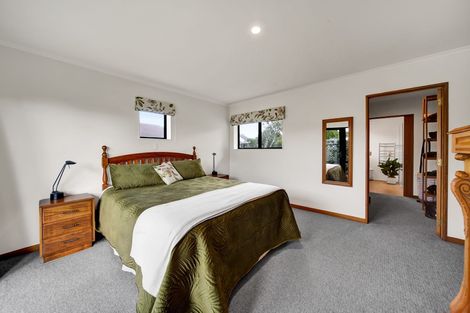 Photo of property in 10 Kinross Drive, Merrilands, New Plymouth, 4312