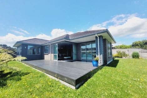 Photo of property in 32 Sumner Terrace, Aotea, Porirua, 5024