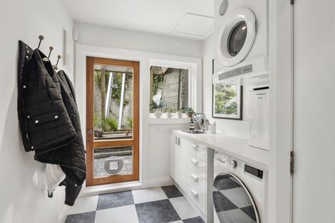 Photo of property in 38 The Crescent, Roseneath, Wellington, 6011