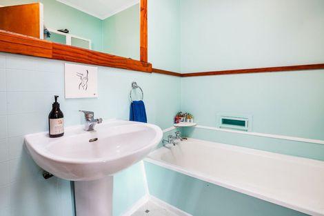 Photo of property in 32 Papakowhai Road, Papakowhai, Porirua, 5024