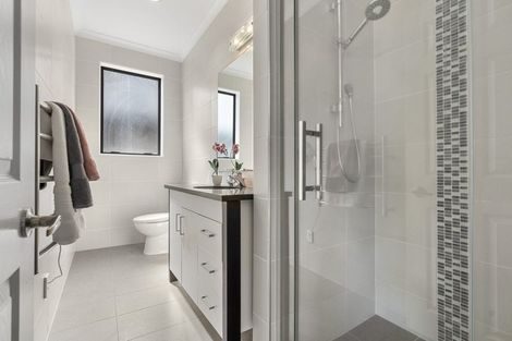 Photo of property in 9 Corricvale Way, Northcross, Auckland, 0632