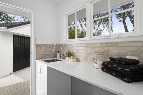 Photo of property in 2/170 Waimairi Road, Ilam, Christchurch, 8041