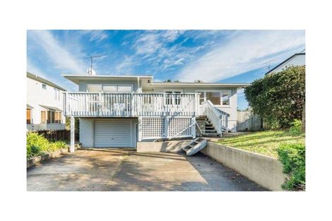 Photo of property in 62 Lyons Avenue, Murrays Bay, Auckland, 0630