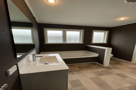 Photo of property in 38 Catlins Crescent, Milson, Palmerston North, 4414