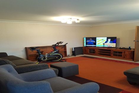 Photo of property in 13 Mccall Place, Opaheke, Papakura, 2113