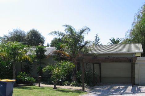 Photo of property in 1/9 Westbourne Road, Murrays Bay, Auckland, 0630
