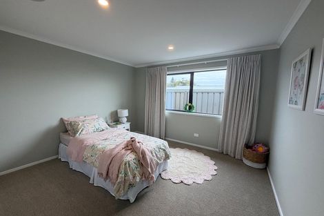 Photo of property in 11 Tutira Place, Poraiti, 4112