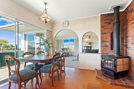 Photo of property in 2 Wakeling Avenue, Te Atatu South, Auckland, 0610